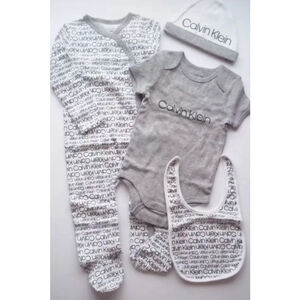 Calvin Klein Unisex 4 Piece Layette Gift Set 12-18 Months New in Box Gift Box